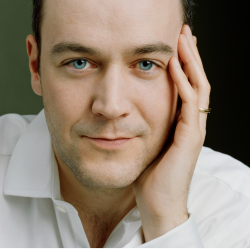 Leon McCawley (piano)